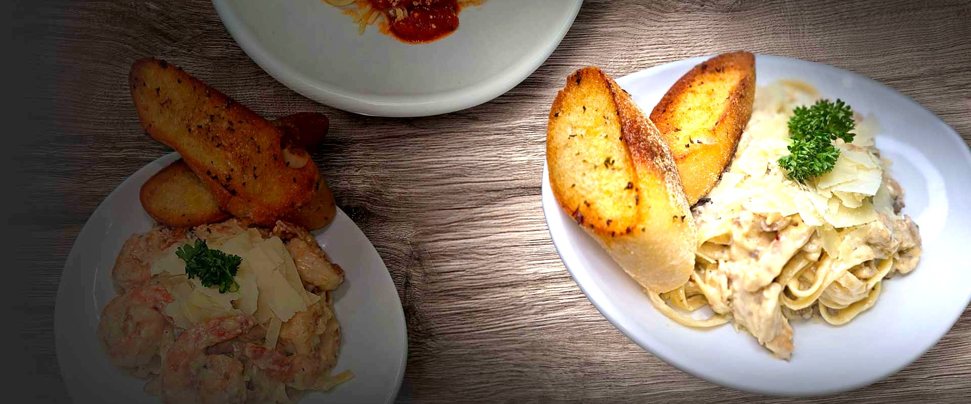 Chicken Alfredo and shrimp Alfredo with garlic toast at Matera Grill